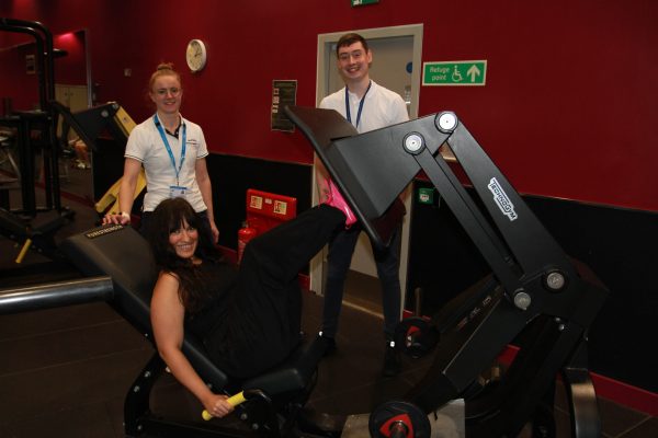 11-Samantha-Babooram-with-specialist-musculoskeletal-physiotherapist-Hattie-Devereux-and-technical-instructor-Dan-Reveley-at-Castle-Leisure-Centre-scaled