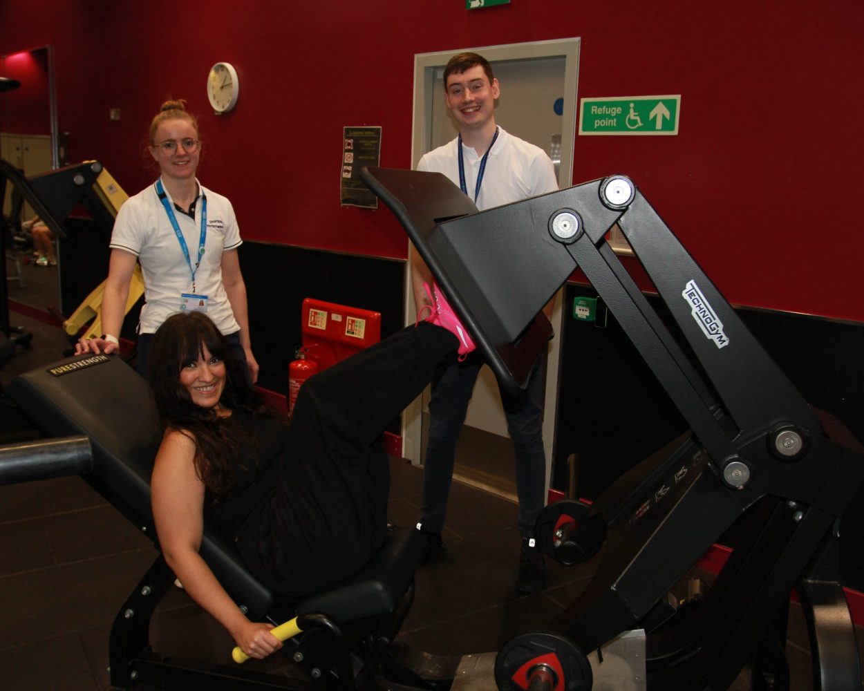 11-Samantha-Babooram-with-specialist-musculoskeletal-physiotherapist-Hattie-Devereux-and-technical-instructor-Dan-Reveley-at-Castle-Leisure-Centre-scaled