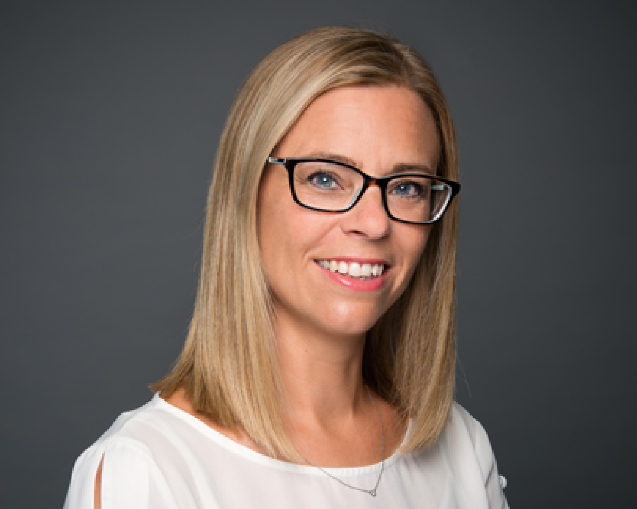 Headshot of Becky Cox